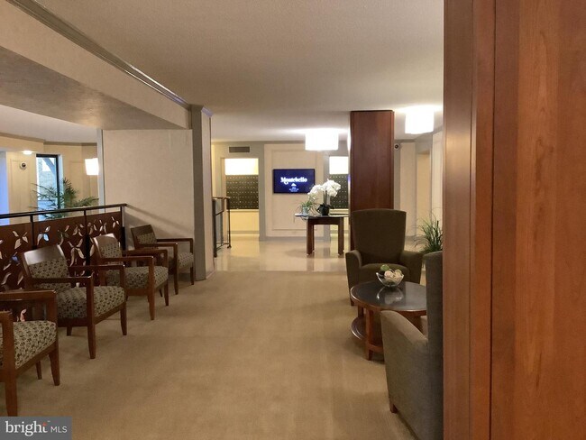 Building Photo - 5901 Mt Eagle Dr