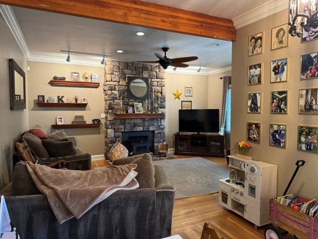Building Photo - Charming Cottage in Central Woodland