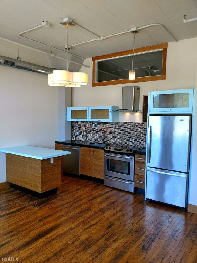 Building Photo - 1709 E Clay St