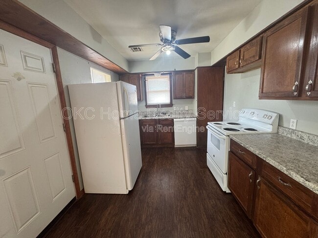 Building Photo - 630 SE 21st St