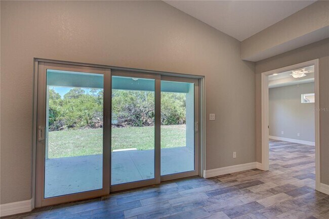 Building Photo - 129 Glades Dr
