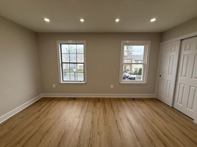 Building Photo - 11 Van Buren Pl