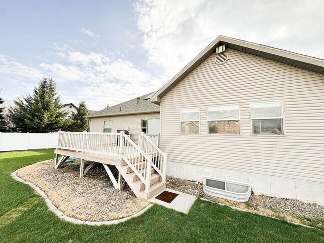 Building Photo - Beautiful Custom Home For Rent In Rexburg!