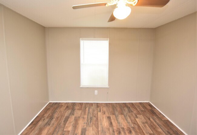 Building Photo - 2360 Tuna Ln
