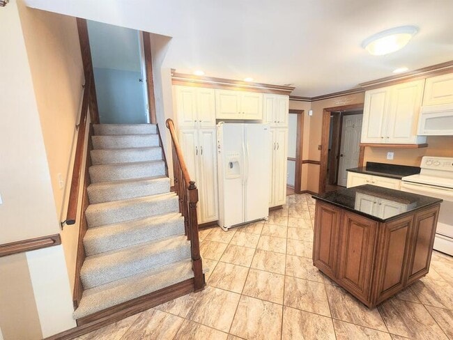 Building Photo - 720 Aguila Dr