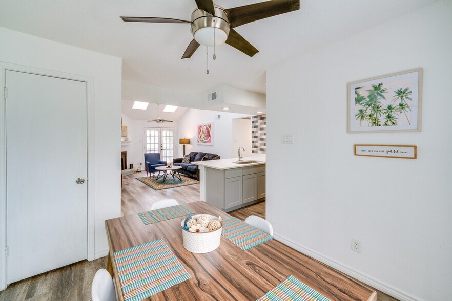 Building Photo - 85 Phoenix Dr