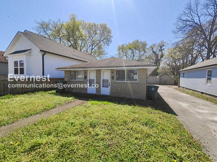Building Photo - 1924 Blackford St