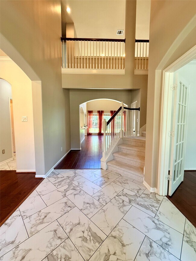 Building Photo - 8406 Green Valley Dr