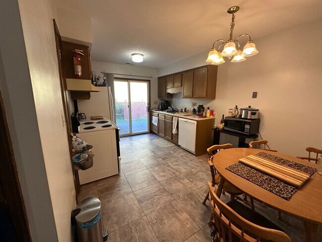 Building Photo - Radford Townhome 2 Bedroom, 1 Bathroom Ava...