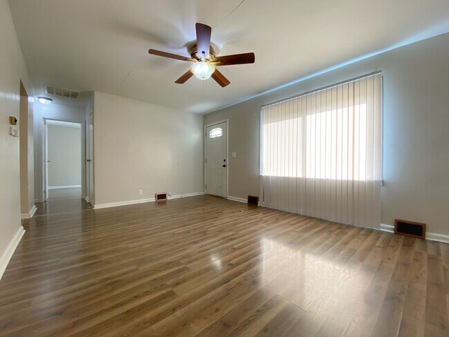Building Photo - 3 Bedroom/2 Bathroom House For Rent in Elb...