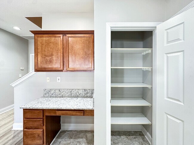 Building Photo - FOR RENT — Stunning One-Level Home in The Preserve, Oak Ridge’s Premier Lakefront Community