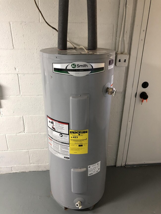 Building Photo - 675 N Overlook Dr