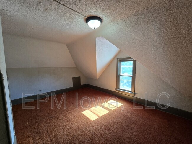 Building Photo - 333 Cottage St