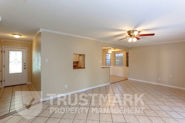 Building Photo - 417 Cottonwood Dr