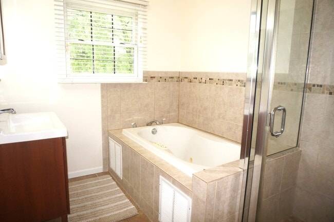 Building Photo - 1851 Longboat Dr