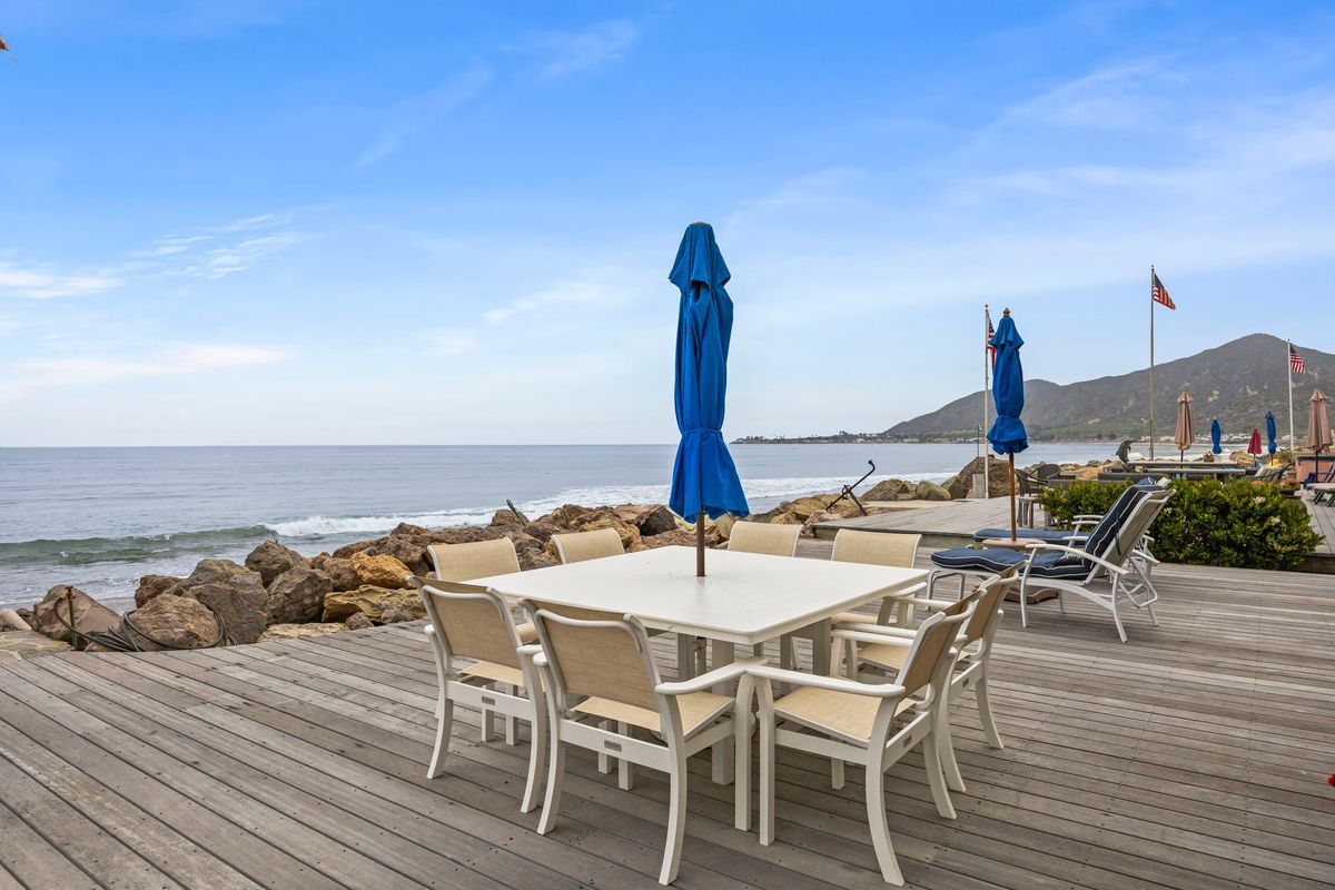Building Photo - 3086 Solimar Beach Dr