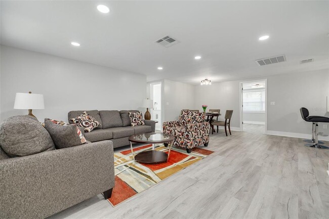 Building Photo - 9124 Lido Ln