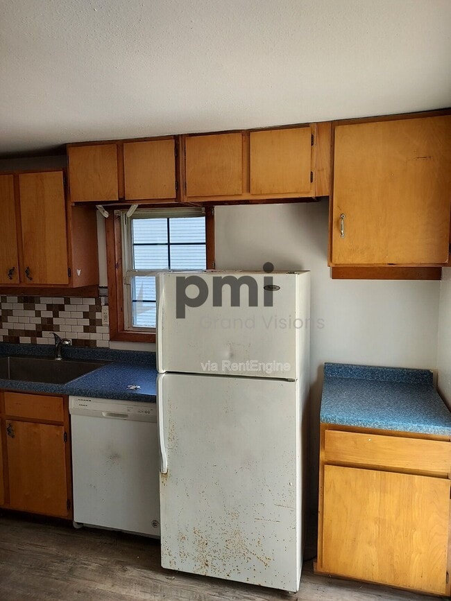 Building Photo - 1719 W Olive St