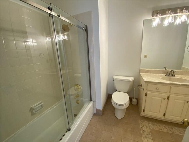 Building Photo - 7155 Roswell Rd