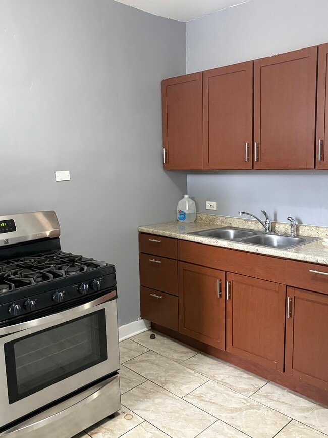 Building Photo - 409 W 144th St