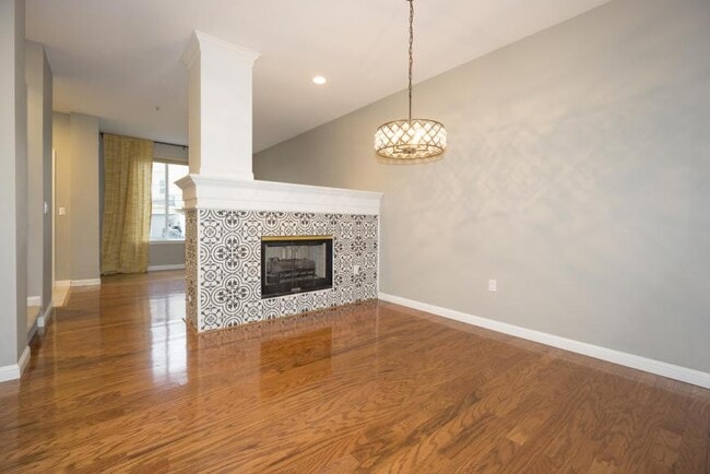 Building Photo - 2 bedroom in Kirkland WA 98033