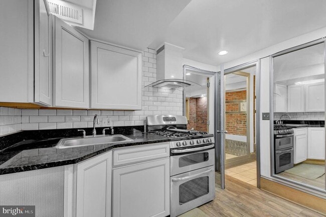 Building Photo - 1118 Girard St NW