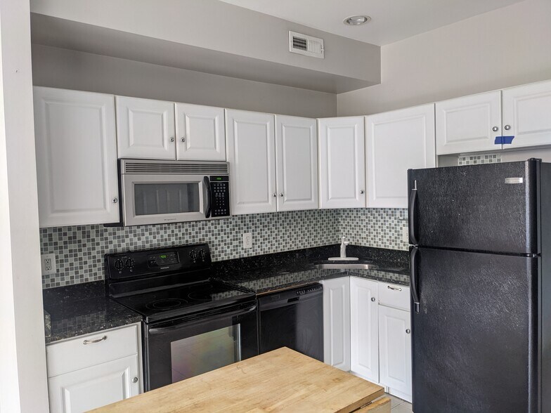 Kitchen - 1414 3rd St NW
