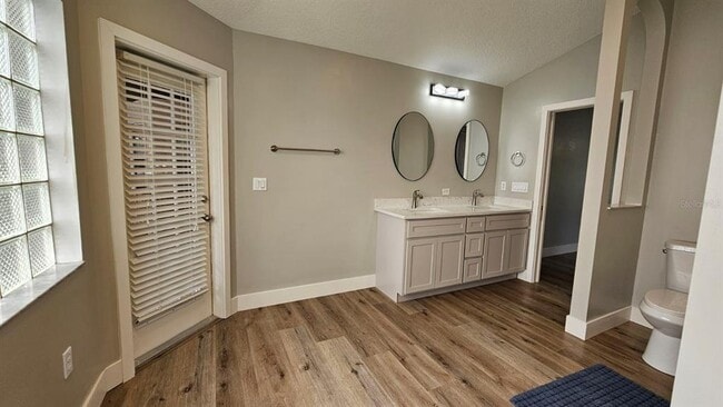Building Photo - 18720 Oak Way Dr