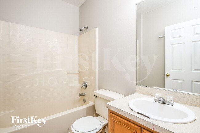 Building Photo - 702 Cotulla Dr