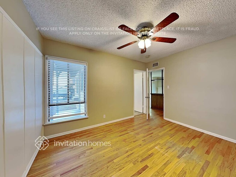 Building Photo - 15040 Valerio St