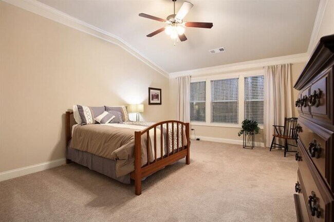 Building Photo - 3080 Cross Creek Dr