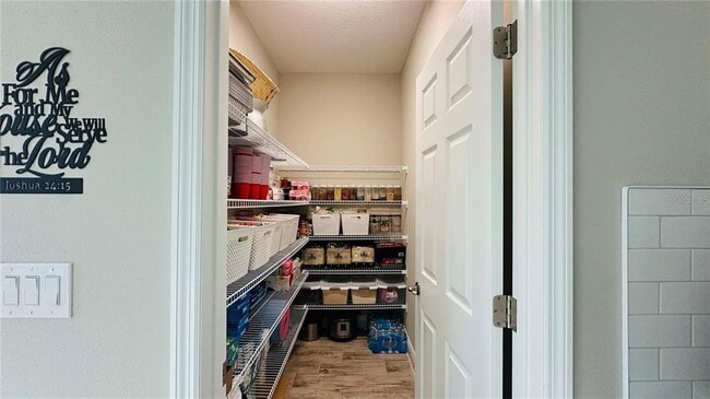 Building Photo - 12661 Oak Hill Way