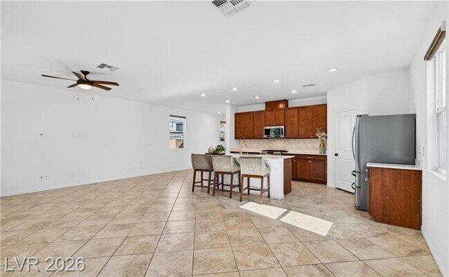 Building Photo - Gorgeous , 5 bedroom /3 Bath  with huge backyard finished with pavers! Great location!