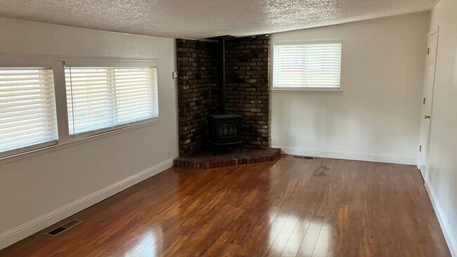 Building Photo - Long term rental with garage and large bac...