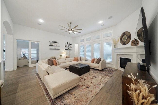 Building Photo - 4803 Bernard Dr