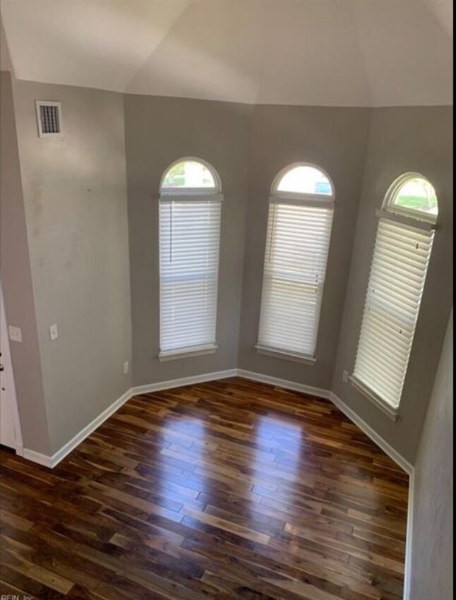 Building Photo - 713 Tallahassee Dr