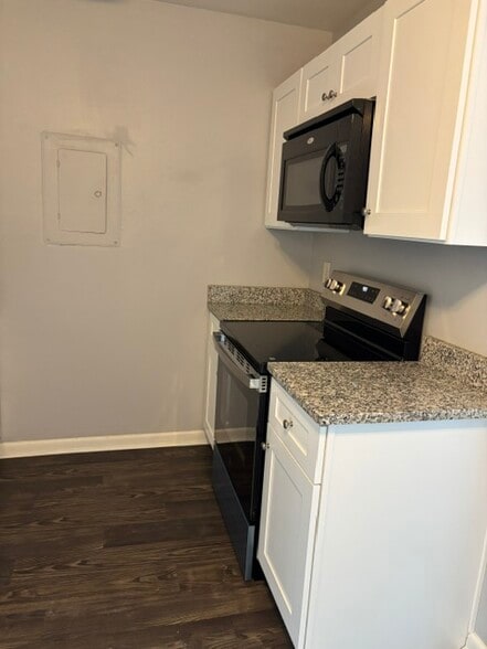 Building Photo - 2601 Hillsboro Pike