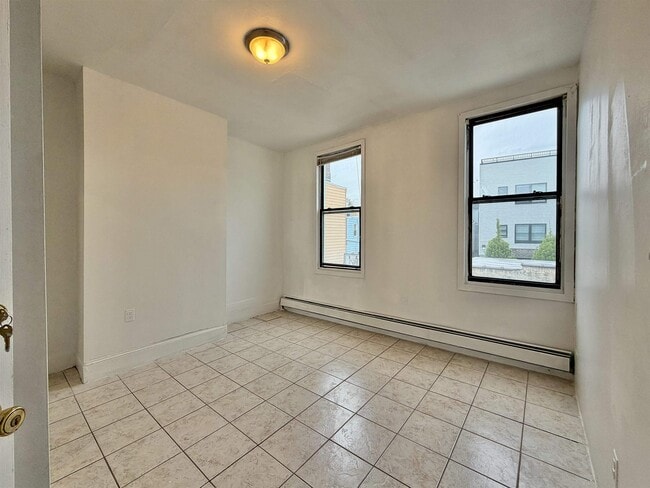 Building Photo - 94 Ferry St