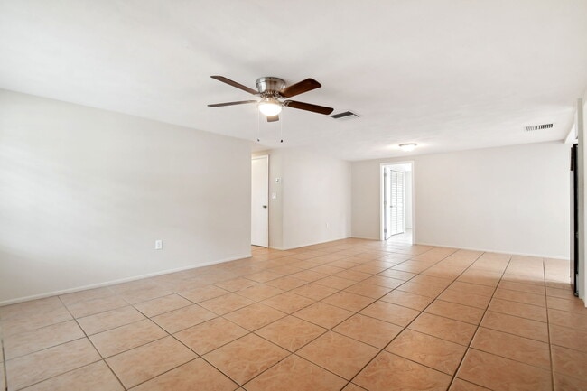 Building Photo - 4818 Dogwood St