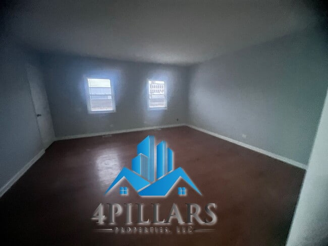 Building Photo - 403 Kenwood St