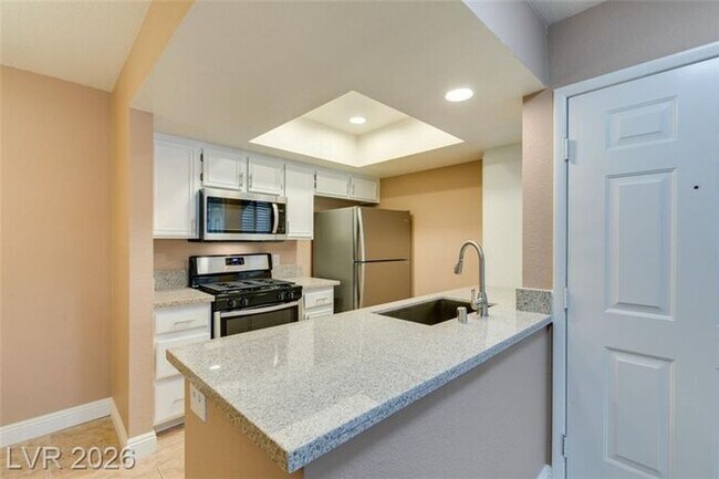 Building Photo - Beautiful Condo in a sought-after Gated Summerlin Community!