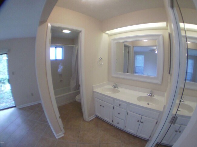 Building Photo - 56105 Diamondhead Dr E