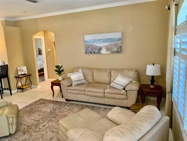 Building Photo - 2775 Royal Palm Dr