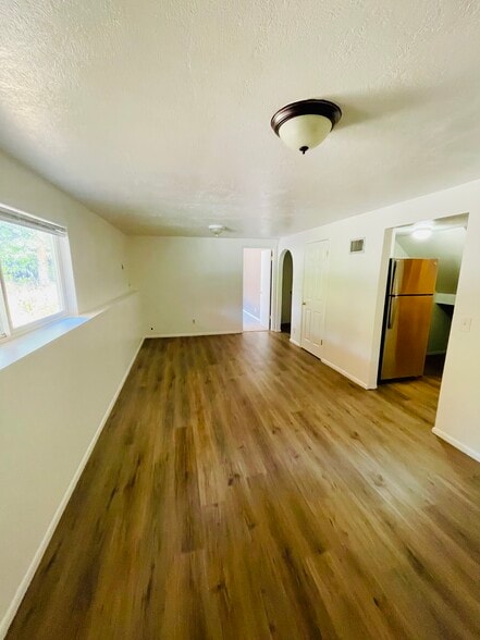 Building Photo - 1544 E Mulberry Way