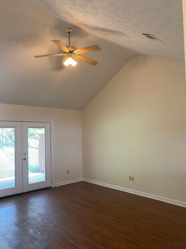 Living Room - 1963 Bluff Ct