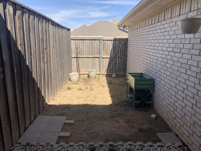Building Photo - Updated Duplex with Large Basement in Cooper School District!