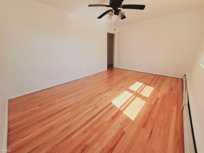 Building Photo - 3 br, 1 bath Condo - 27 Silver St Apt 2