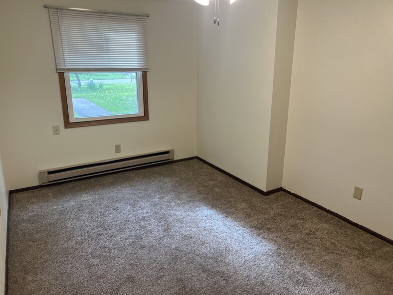 Middle Bedroom - 5633 Opal St