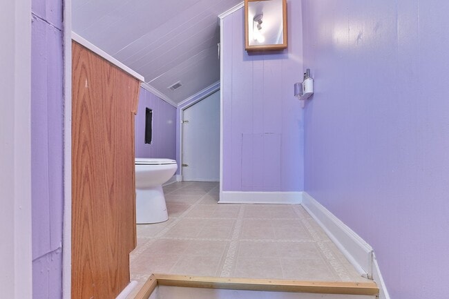 Building Photo - Charming 3 Bedroom on 2nd St