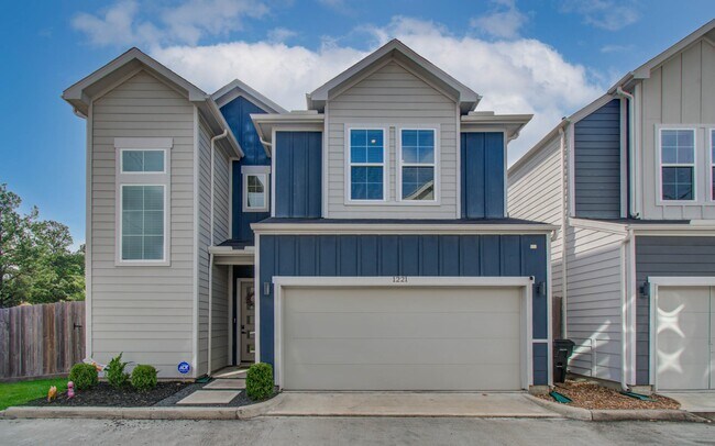 Primary Photo - 1221 W Tidwell Rd